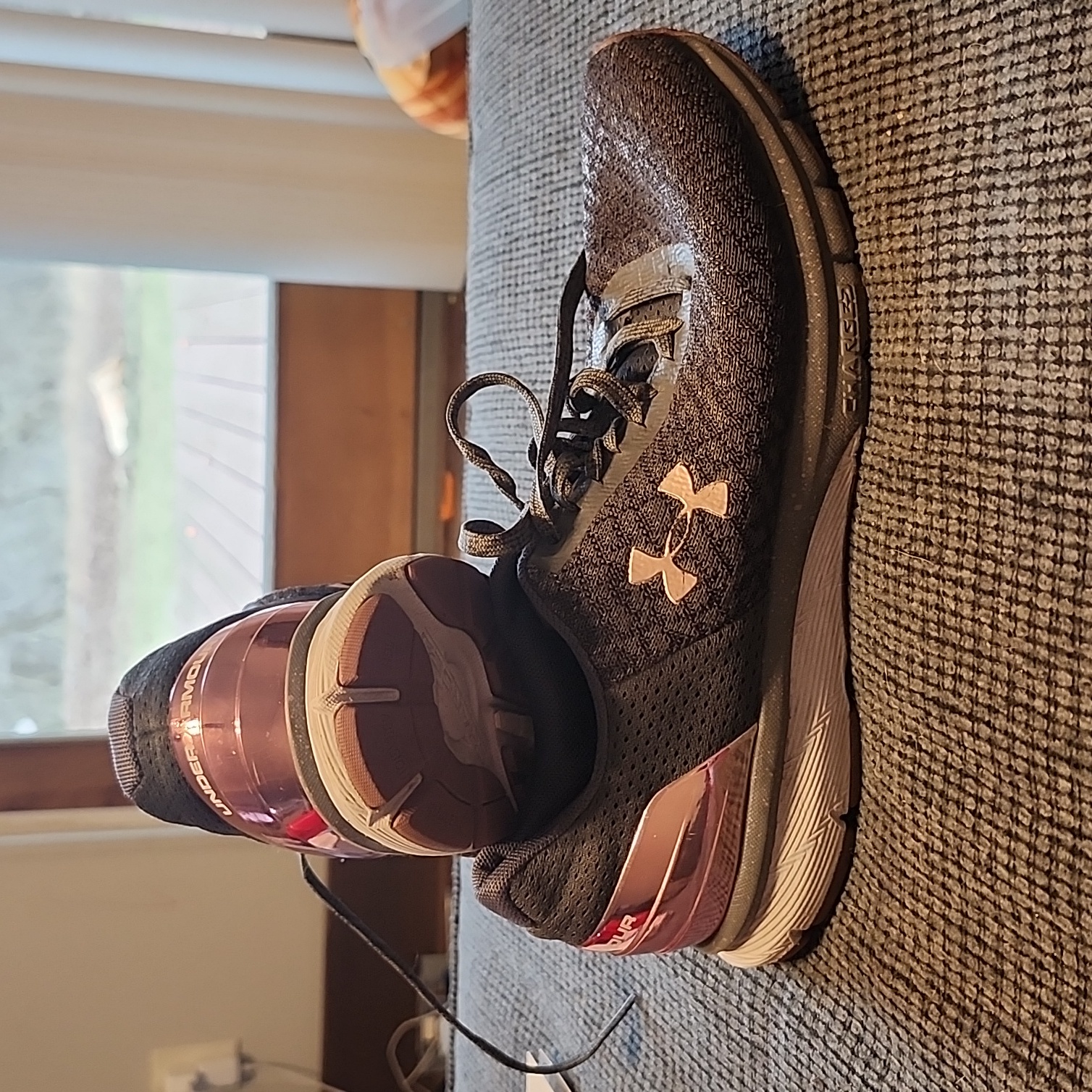 Under Armour Charged - Rose Gold